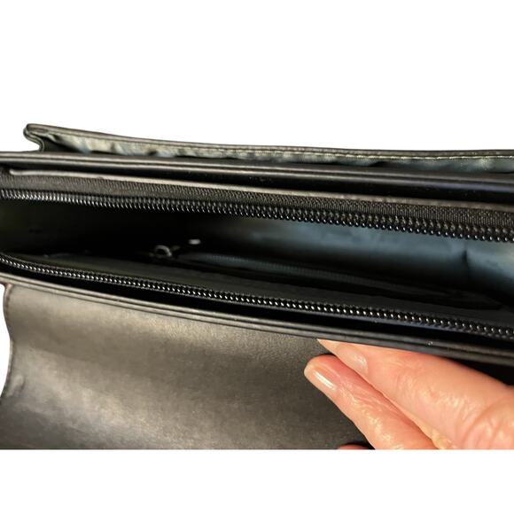 Pixie Mood Zoe Black Crossbody Cruelty Free Bag - Picture 7 of 8